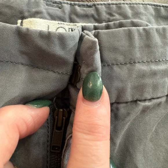 Ann Taylor LOFT Gray Casual Shorts Size 2 - Picture 14 of 15